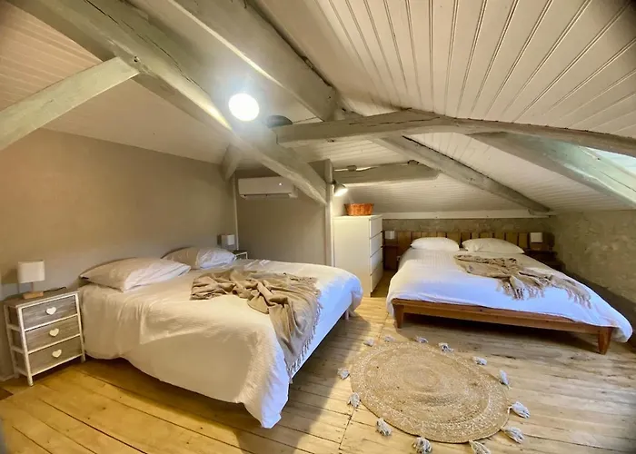 Charmante Quercynoise En Pierre Masquières