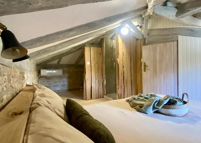 Charmante Quercynoise En Pierre *